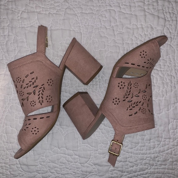 Chinese Laundry Cutout Block Heels - Picture 2 of 6